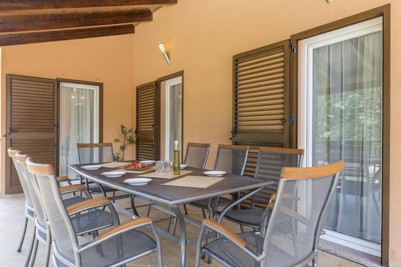 Luxury Experience In Villa Lucia With Heated Pool And Play Station 4 Vodnjan