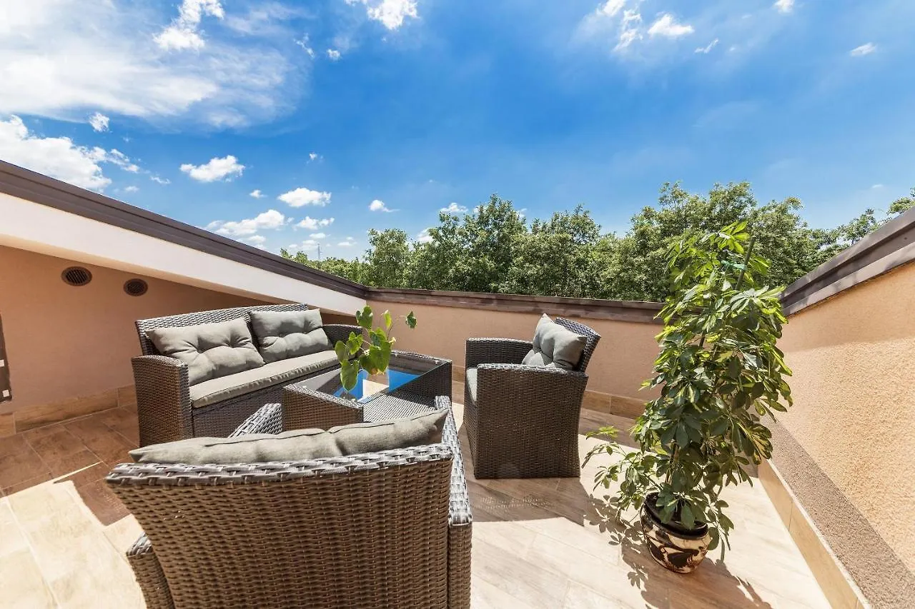 Luxury Experience In Villa Lucia With Heated Pool And Play Station 4 Vodnjan