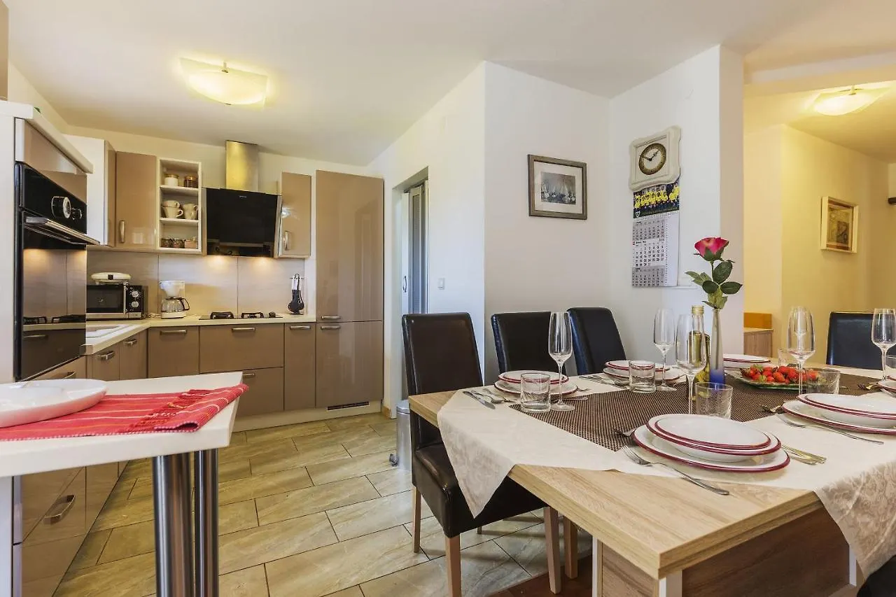 Luxury Experience In Villa Lucia With Heated Pool And Play Station 4 Vodnjan
