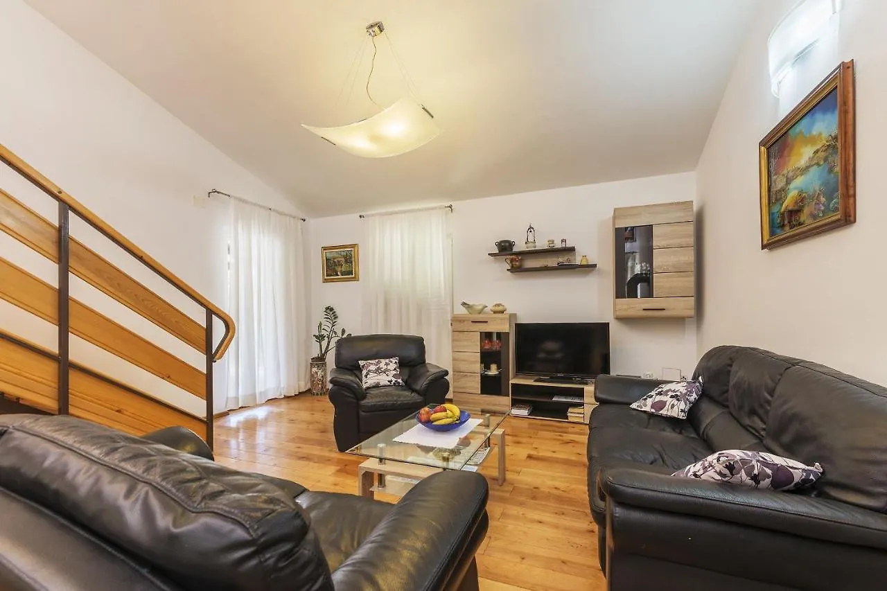 Luxury Experience In Villa Lucia With Heated Pool And Play Station 4 Vodnjan